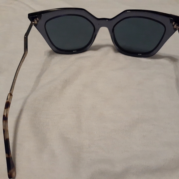 Cat Eye Fendi Sunglasses (Womans) - Picture 3 of 9